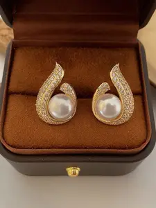 FIMBUL Gold-Plated Teardrop Shaped Studs Earrings