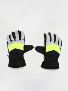max Men Patterned Acrylic Riding Gloves
