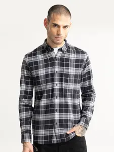 Snitch Men Grey Classic Slim Fit Checked Casual Shirt