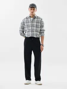 Snitch Men Black Smart Loose Fit Parallel Trousers