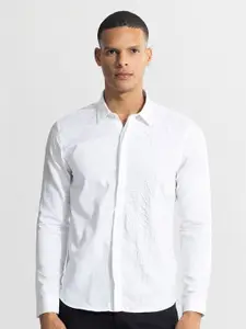 Snitch White Textured Classic Fit Cotton Casual Shirt