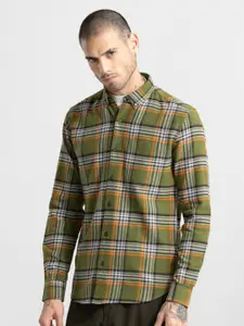 Snitch Men Green Classic Slim Fit Checked Casual Shirt