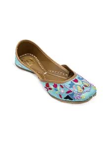 Dapper Feet-Fancy Nancy Ethnic Embellished Punjabi Square Toe Moajris