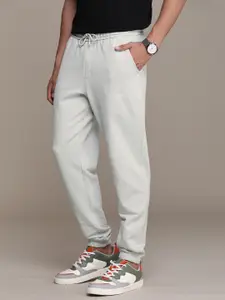 Calvin Klein Jeans Men Brand Logo Embroidered Mid-Rise Regular Joggers