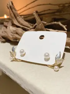 VAGHBHATT Gold-Plated Stones-Studded Leaf-Shape Earrings