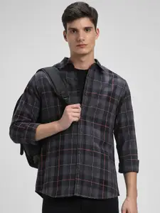 Dennis Lingo Slim Fit Tartan Checks Spread Collar Long Sleeves Cotton Casual Shirt