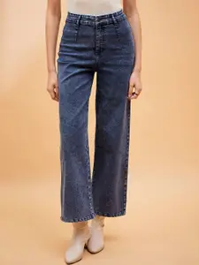 SASSAFRAS BASICS Women Straight Fit High-Rise Light Fade Acid Wash Jeans
