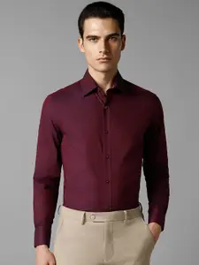 Louis Philippe Classic Fit Spread Collar Long Sleeves Chest Pocket Cotton Formal Shirt