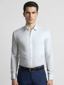 Peter England Elite Spread Collar Slim Fit Opaque Formal Shirt