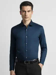 Peter England Elite Spread Collar Slim Fit Opaque Formal Shirt