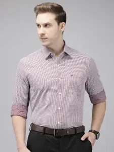 Arrow Pure Cotton Manhattan Slim Fit Self Checked Opaque Formal Shirt