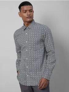 Turtle Abstract Printed Standard Slim Fit Cotton Opaque Formal Shirt
