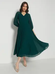 AND V-Neck Puff Sleeves Accordion Pleated Detailed Fit & Flare Midi Dress