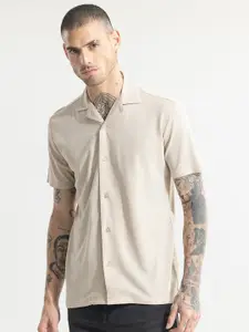 Snitch Cream-Coloured Self Design Textured Cuban Collar Classic Boxy Casual Shirt