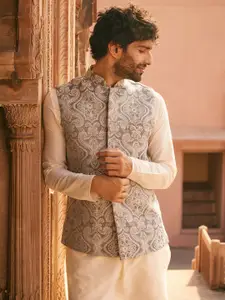 KISAH Mandarin Collar Long Sleeves Regular Kurta With Pyjamas & Nehru jacket