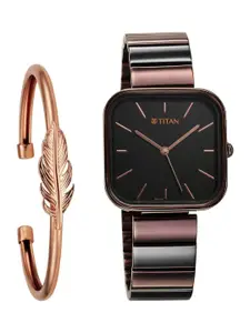 Titan Women Dial & Stainless Steel Bracelet Style Straps Square Analogue Watch 2715KM01F