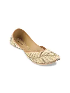 Mochi Embellished Round Toe Mojaris