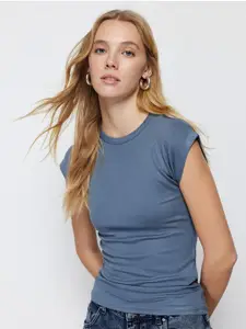 Trendyol Round Neck Extended Sleeve Fitted Top