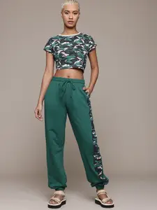 The Roadster Lifestyle Co. Women Camouflage T-shirt and Joggers Co-Ord Set