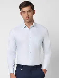 Van Heusen Spread Collar Cotton Opaque Formal Shirt