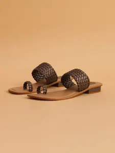 ERIDANI Textured One Toe Flats