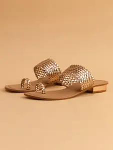 ERIDANI Textured One Toe Flats