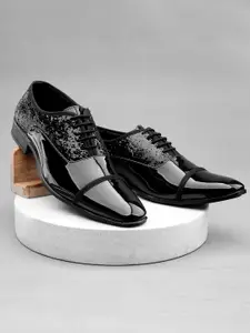 INVICTUS Men Textured Formal Oxfords