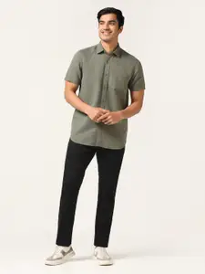 Blackberrys India Slim Cotton Spread Collar Short Sleeves Slim Fit Opaque Casual Shirt