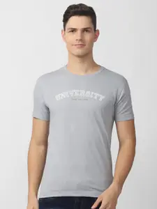 PETER ENGLAND UNIVERSITY Men Typography Printed Raw Edge Slim Fit T-shirt