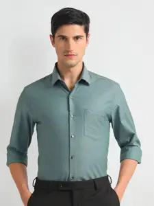 Arrow Slim Fit Textured Pure Cotton Dobby Formal Shirt