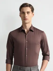 Arrow New York Slim Fit Vertical Stripes Twill Spread Collar Long Sleeves Formal Shirt