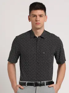 Turtle Relaxed Slim Fit Geometric Printed Spread Collar Cotton Casual Shirt