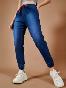 DOLCE CRUDO Women Blue Jogger Fit Light Fade Stretchable Jeans