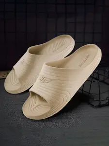 Red Tape Men Textured Sliders