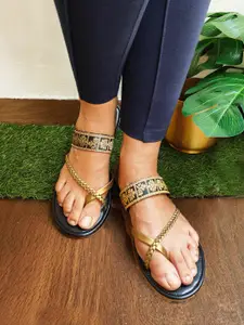 THE MADRAS TRUNK Textured One Toe Flats