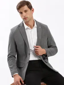 SHOWOFF Notched Lapel Collar Slim-Fit Single Breasted Blazer