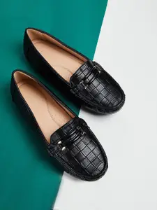 CODE by Lifestyle Women Textured Round Toe Loafers