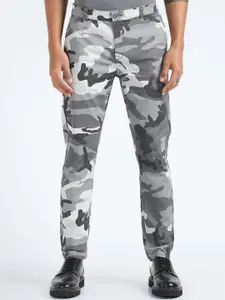 Flying Machine Men Camouflage Printed Tapered Fit Cargo Trouser
