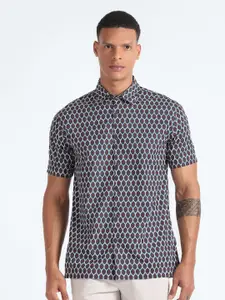 Flying Machine Regular Fit Geometric Printed Cotton Casual Shirt