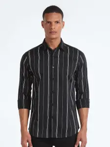 Flying Machine Slim Fit Vertical Stripes Cotton Casual Shirt