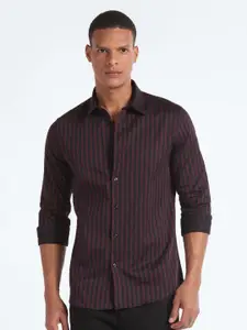 Flying Machine Slim Fit Vertical Striped Spread Collar Cotton Casual Shirt