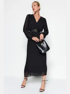 Trendyol Long Sleeves V-Neck Maxi Dress