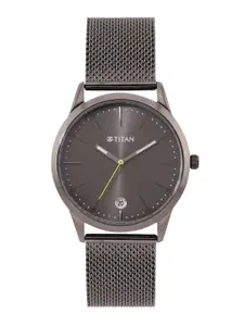 Titan Men Solid Dial & Stainless Steel Bracelet Style Strap Analogue Watch 1806QM01