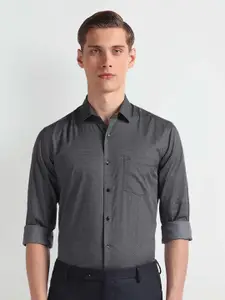 Arrow Slim Fit Geometric Printed Cutaway Collar Pure Cotton Formal Shirt