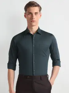 Arrow Slim Fit Long Sleeves Cotton Opaque Formal Shirt