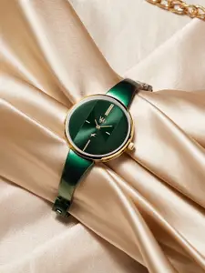 Fastrack Vyb Siren Women Analogue Watch FV60004KM02W