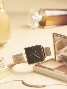 Fastrack Vyb Minimalist Women Bracelet Style Straps Analogue Watch FV60012WM01W