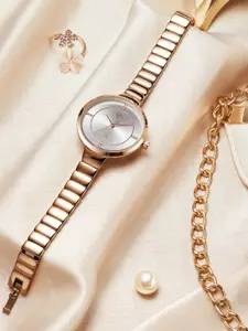 Fastrack Women Stainless Steel Bracelet Style Straps Analogue Watch FV60017WM01W