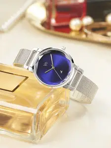 Fastrack Vyb Classiqu Women Printed Dial Bracelet Style Straps Analogue Watch FV60020SM01W