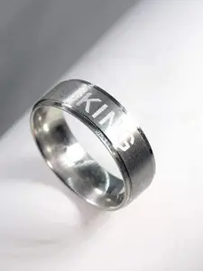 OOMPH Men King Inscribed Band Finger Ring